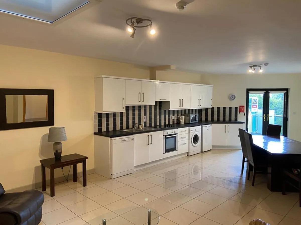 Elegant Rooms And Suites In Knock Knock  Exterior foto