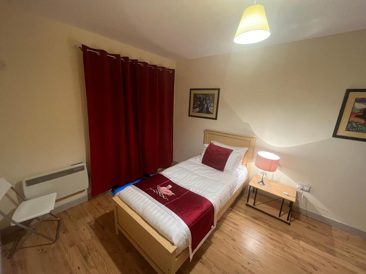 Elegant Rooms And Suites In Knock Knock  Exterior foto