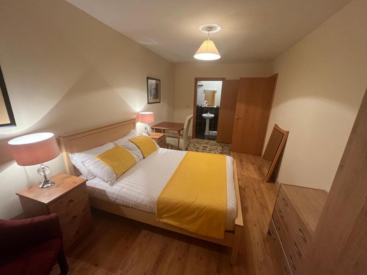 Elegant Rooms And Suites In Knock Knock  Exterior foto