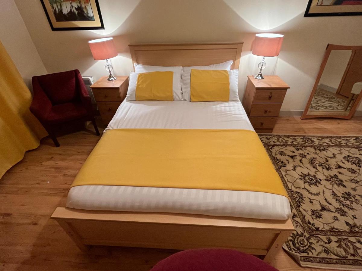 Elegant Rooms And Suites In Knock Knock  Exterior foto